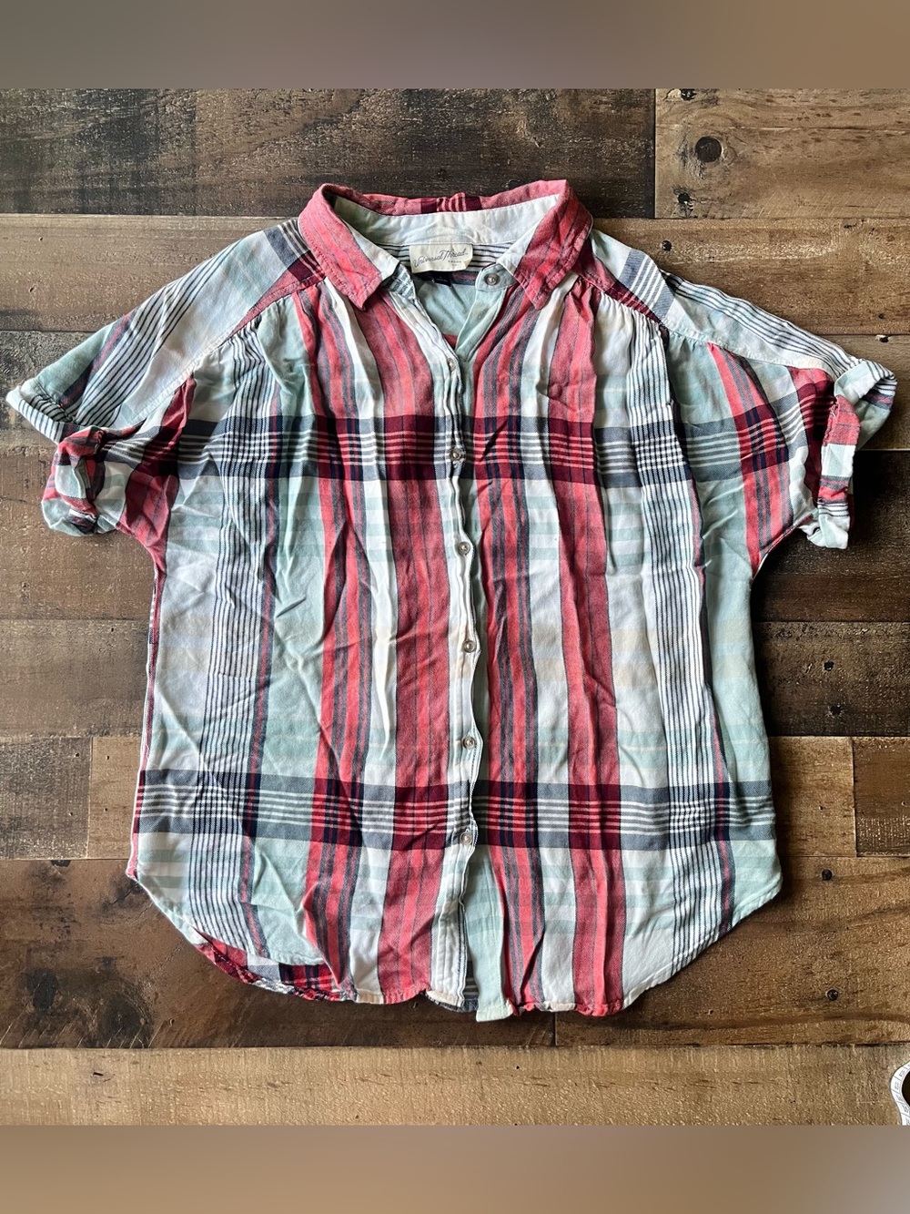 Universal Thread Women's Short-Sleeve Flowy Plaid Button-Down Shirt | S